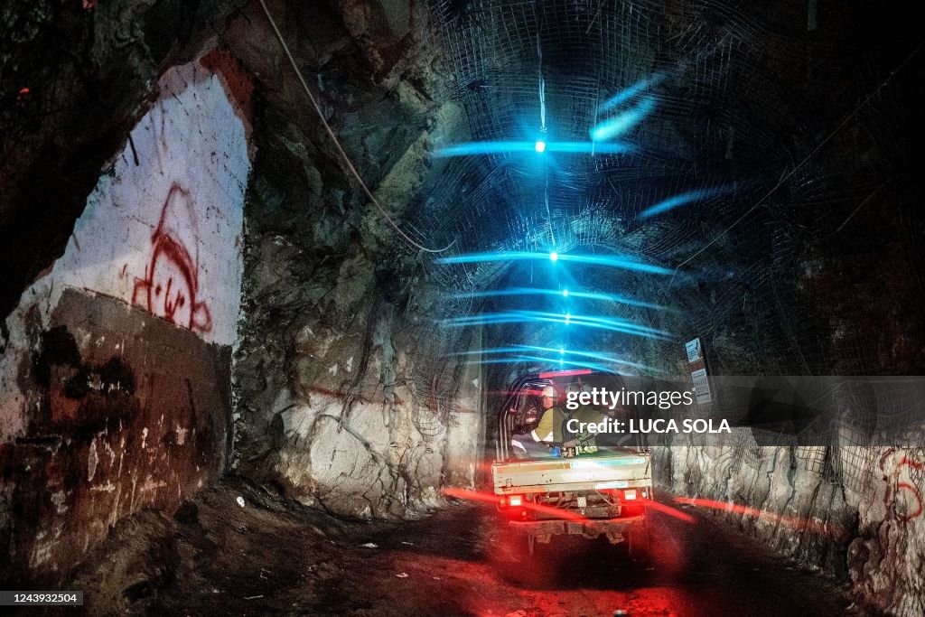TOPSHOT-SAFRICA-ECONOMY-GOLD-MINING