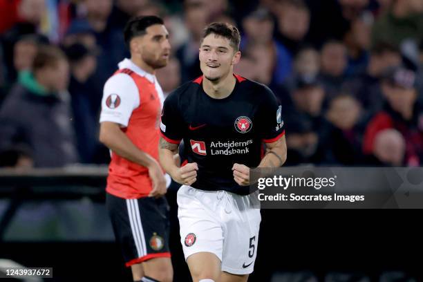 Emiliano Martinez of FC Midtjylland celebrates 0-1 during the UEFA Europa League match between Feyenoord v FC Midtjylland at the Stadium Feijenoord...