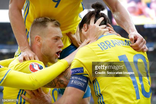 John Guidetti of Sweden, Zlatan Ibrahimovic of Sweden celebrate during the EURO match between Republic of Ireland v Sweden on June 13, 2016