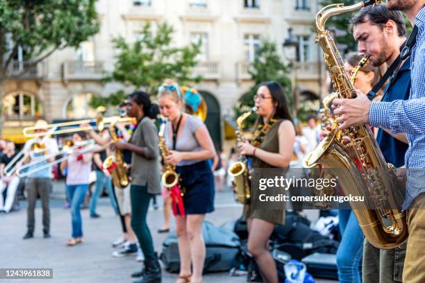 la banda de música desnuda que se encuentra en parís, francia - paris jazz festival fotografías e imágenes de stock