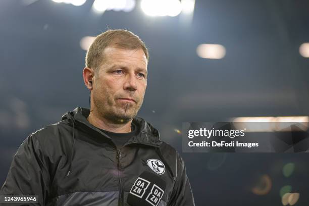 Head coach Frank Kramer of FC Schalke 04 looks on prior to the Bundesliga match between FC Schalke 04 and TSG Hoffenheim at Veltins-Arena on October...