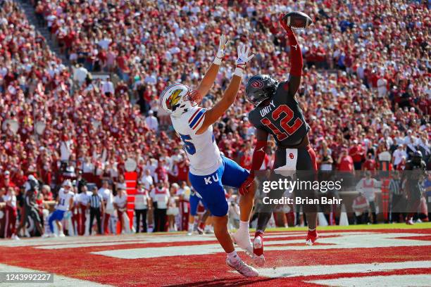Defensive back Key Lawrence of the Oklahoma Sooners breaks up what would have been a touchdown pass in the end zone to tight end Trevor Kardell of...