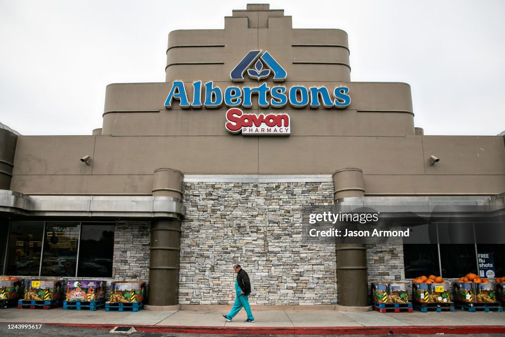 Kroger Ralphs A shopper visits Albertsons at 3901 Crenshaw Blvd on Friday, Oct. 14 ...