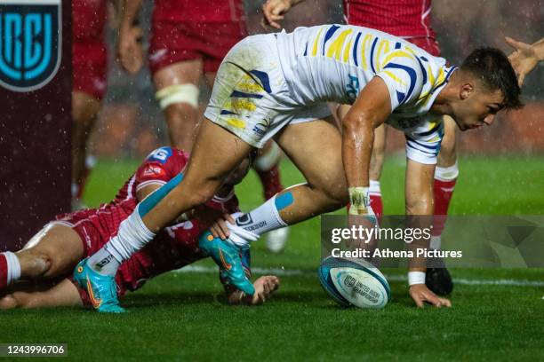 Richard Kriel of Zebre scores a try during the United Rugby Championship match between the Scarlets and Zebre Parma at Parc y Scarlets on October 15,...