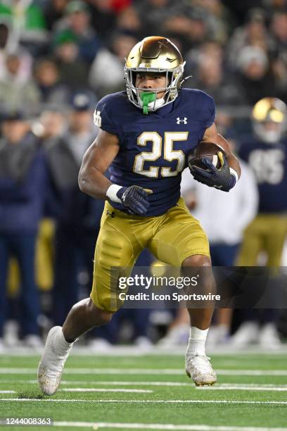 Notre Dame Fighting Irish running back Chris Tyree runs with the football in action during a game between the Stanford Cardinal and the Notre Dame...