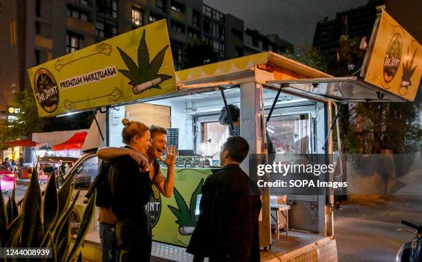 General view of a marijuana pop up truck with customers in Bangkoks Sukhumvit Rd, Soi 11, selling legal marijuana. The Kingdom of Thailand is the...