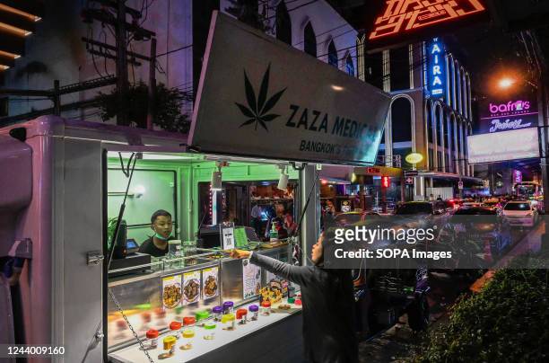 General view of a marijuana pop up truck in Bangkoks Sukhumvit Rd, Soi 11, selling legal marijuana. The Kingdom of Thailand is the first nation in...