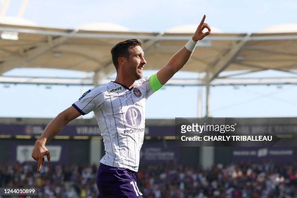 Toulouse's Belgian midfielder Brecht Dejaegere celebrates after scoring a goal during the French L1 football match between Toulouse FC and SCO Angers...