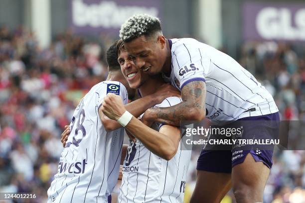 Toulouse's Dutch midfielder Stijn Spierings celebrates with teammates after he scored a goal during the French L1 football match between Toulouse FC...