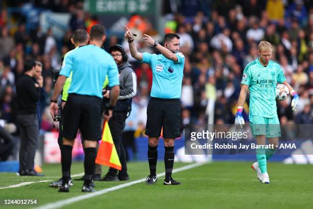 Referee Chris Kavanagh instructs both teams off the pitch due to a power cut during the Premier League match between Leeds United and Arsenal FC at...
