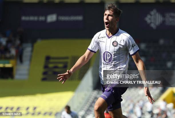 Toulouse's Dutch midfielder Stijn Spierings celebrates after he scored a goal during the French L1 football match between Toulouse FC and SCO Angers...