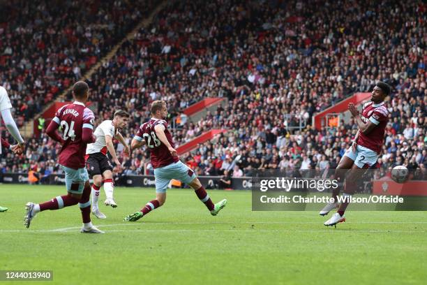 Romain Perraud of Southampton scores the opening goal during the Premier League match between Southampton FC and West Ham United at Friends Provident...