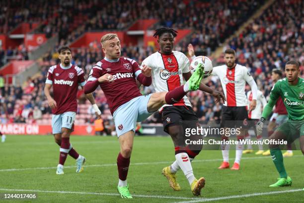 Jarrod Bowen of West Ham and Mohammed Salisu of Southampton during the Premier League match between Southampton FC and West Ham United at Friends...
