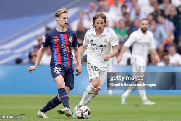 Frenkie de Jong of FC Barcelona, Luka Modric of Real Madrid during the La Liga Santander match between Real Madrid v FC Barcelona at the Estadio...