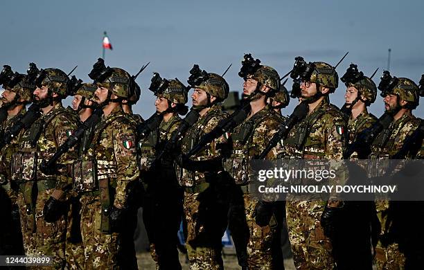 Italian Military Numbers 60,419 Italian Soldier Stock Photos, High-Res Pictures, and Images ...
