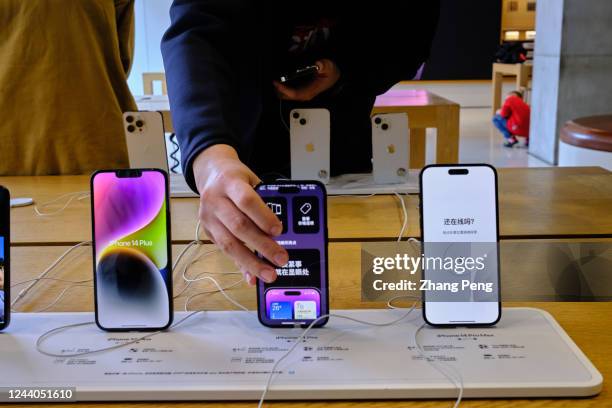 4,499 Apple Iphone Sales Stock Photos, High-Res Pictures, and Images ...