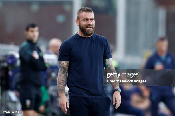 Head Coach Daniele De Rossi of SPAL looks on during the Coppa Italia match between Genoa CFC and Spal at Stadio Luigi Ferraris on October 18, 2022 in...