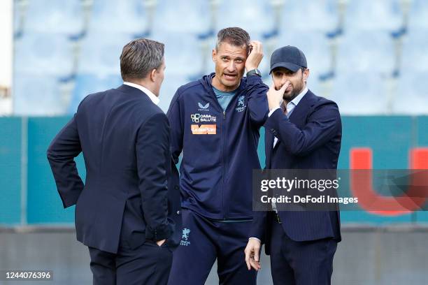 Head Coach Alexander Matthias Blessin of Genoa CFC talks to Owner Joshua Wander of Genoa CFC prior to the Coppa Italia match between Genoa CFC and...