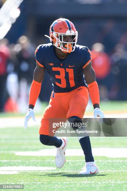 Illinois Fighting Illini defensive back Devon Witherspoon defends during the college football game between the Minnesota Golden Gophers and the...