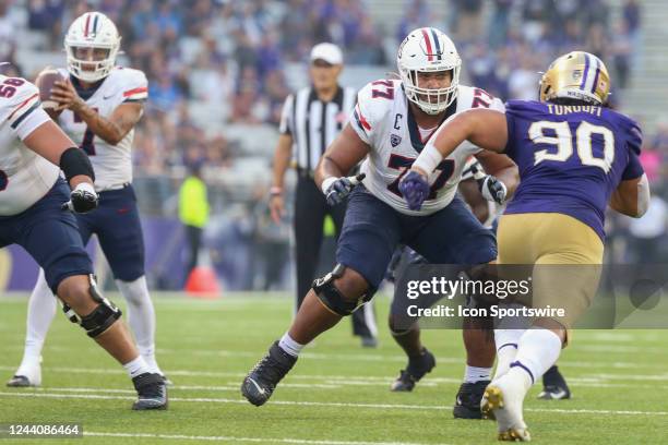 Arizona Jordan Morgan sets up to block the blindside of Arizona quarterback Jayden De Laura during a college football game between the Washington...