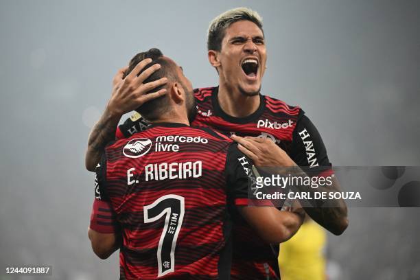 Flamengo's forward Pedro celebrates with Flamengo's midfielder Everton Ribeiro after scoring against Corinthians during the Brazil Cup second leg...