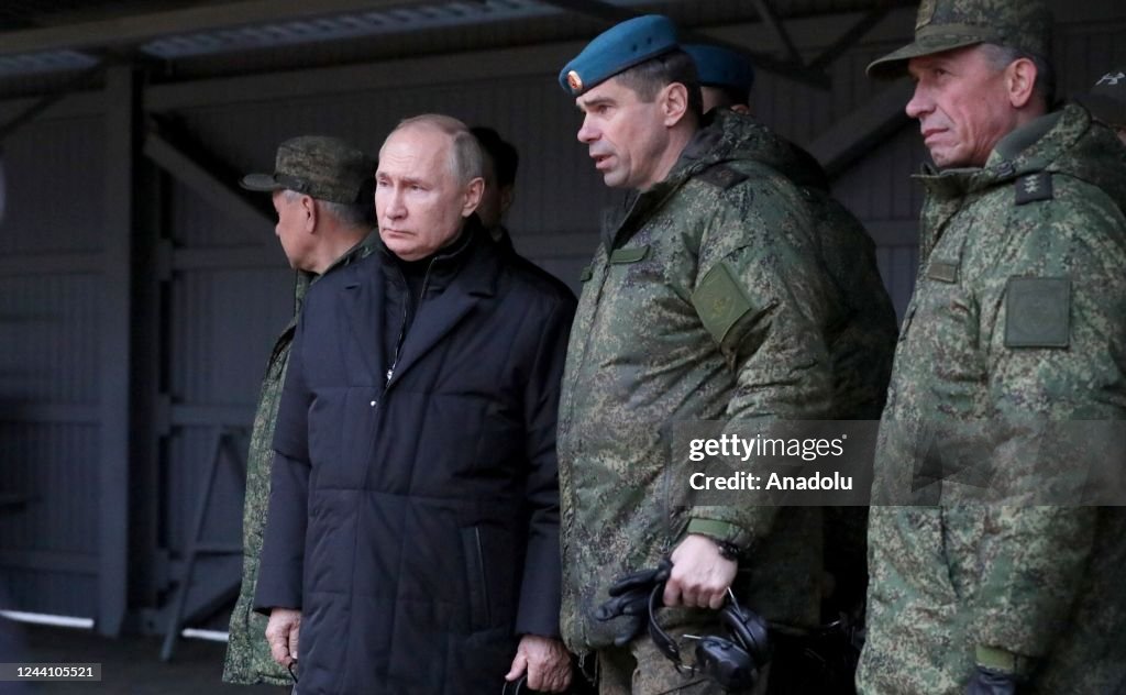 Putin inspects training of mobilized recruits