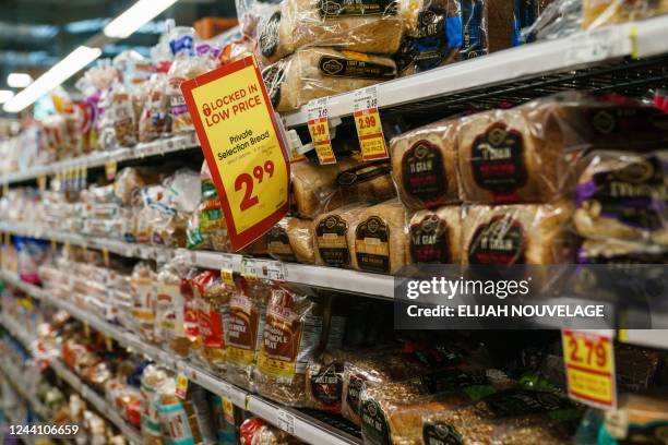 Breads are seen in a Kroger supermarket on October 14 in Atlanta, Georgia. - Economic prospects are becoming "more pessimistic" in the United States...