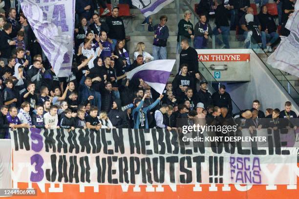 Anderlecht's supporters pictured during a soccer match between SV Zulte Waregem and RSC Anderlecht, Thursday 20 October 2022 in Waregem, on day 13 of...