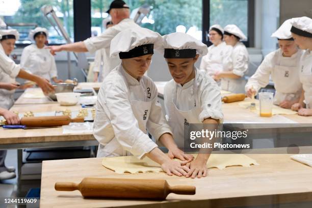 Her Majesty the Queen is visiting the Ter Groene Poorte school in Bruges. The Queen is guided by the students in the bakery, the butcherÕs shop and...