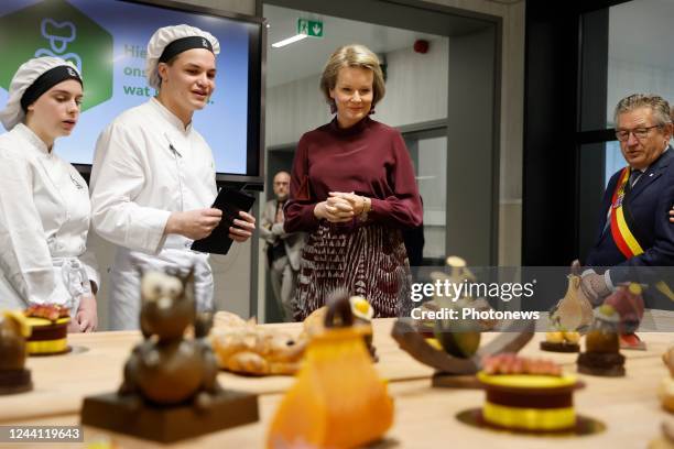 Her Majesty the Queen is visiting the Ter Groene Poorte school in Bruges. The Queen is guided by the students in the bakery, the butcherÕs shop and...