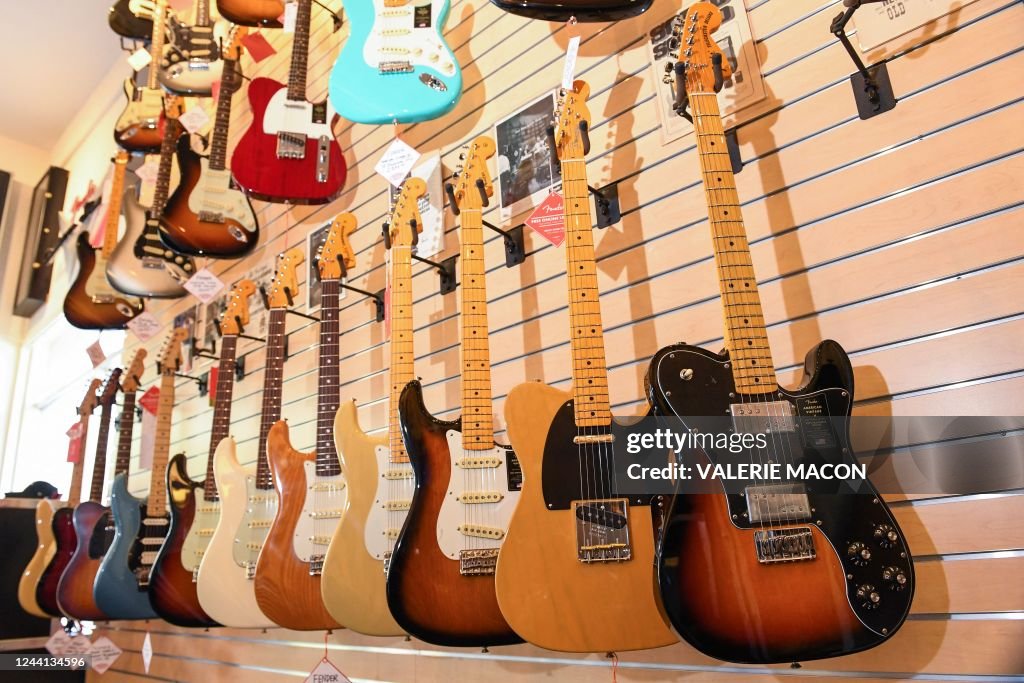 US-MUSIC-INSTRUMENT-GUITAR-FENDER