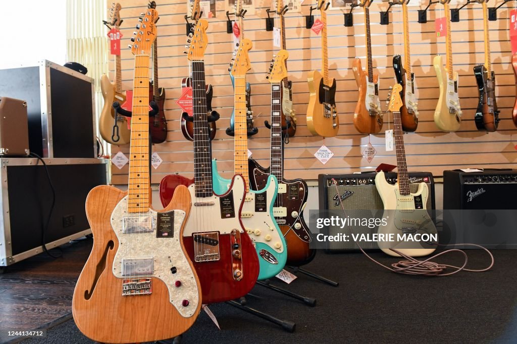 US-MUSIC-INSTRUMENT-GUITAR-FENDER