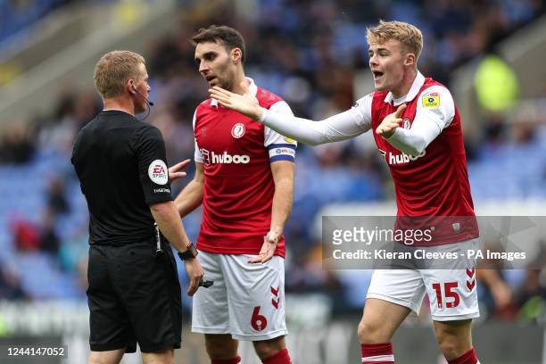 Bristol City's Tommy Conway and Matty James appeal to referee John Busby for a penalty during the Sky Bet Championship match at the Select Car...