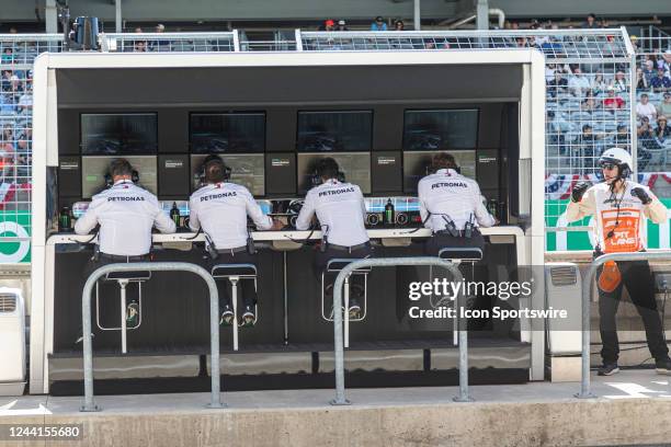 Mercedes brain trust on the pit wall during P3 at the F1 United States Grand Prix held October 22, 2022 at the Circuit of the Americas in Austin, TX.