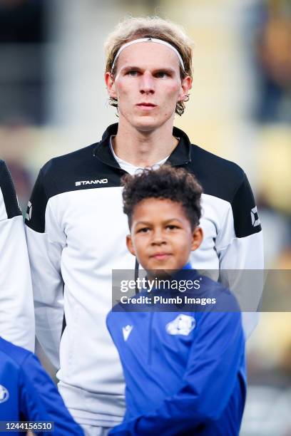 Ewoud Pletinckx of OH Leuven wearing the Kom op tegen kanker ribbon ahead of the Jupiler Pro League match between STVV and OH Leuven at the Stayen...