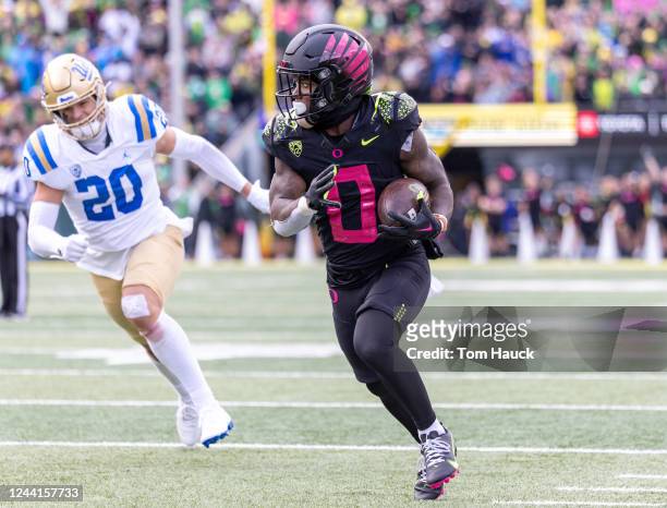 Running back Bucky Irving of the Oregon Ducks runs for touchdown against the UCLA Bruins during the second half at Autzen Stadium on October 22, 2022...
