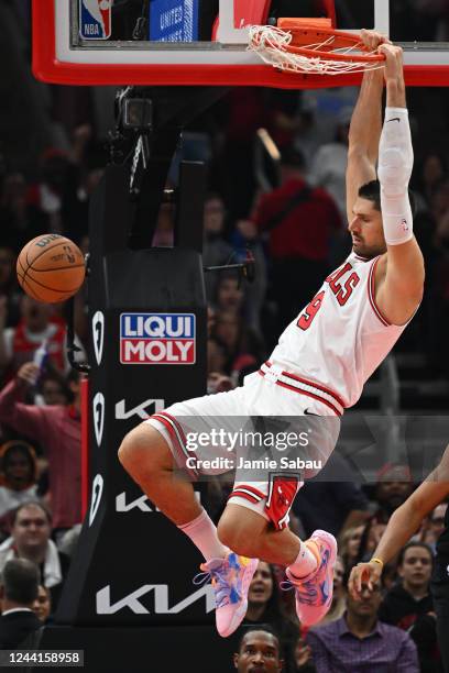 Nikola Vuevi of the Chicago Bulls slams in two points in the first quarter of the game against the Cleveland Cavaliers on October 22, 2022 at the...