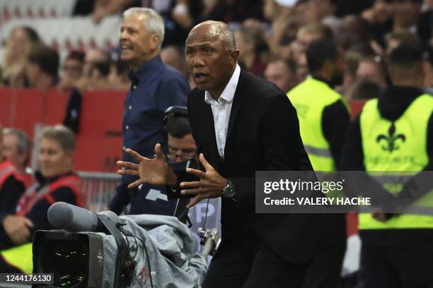 Nantes' French head coach Antoine Kombouare reacts during the French L1 football match between OGC Nice and FC Nantes at the Allianz Riviera Stadium...