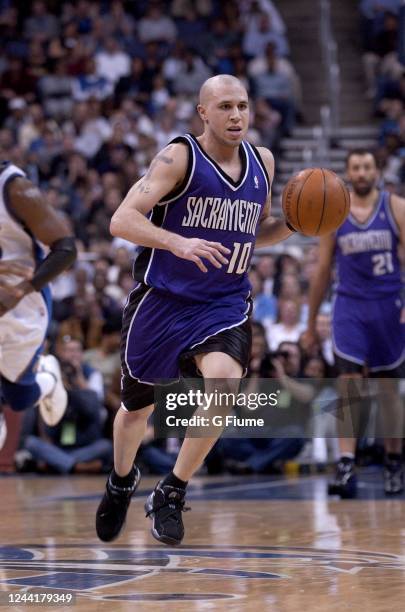 Mike Bibby of the Sacramento Kings handles the ball against the Washington Wizards on April 2, 2003 at the MCI Center in Washington, DC. NOTE TO...