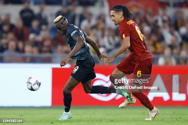 Victor Osimhen of SSC Napoli controls the ball during the Serie A match between AS Roma and SSC Napoli at Stadio Olimpico on October 23, 2022 in...