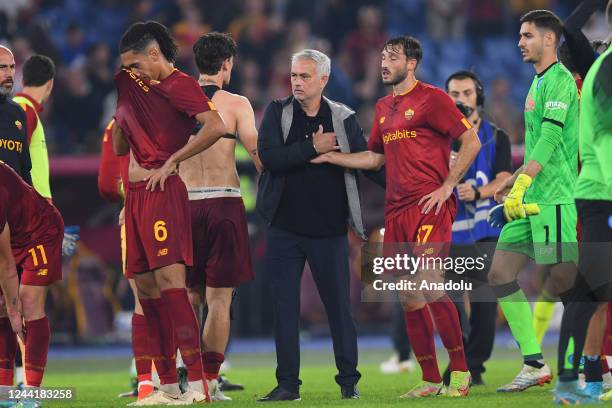 October 23 : Head Coach Jose Mourinho of AS Roma and his players during Italian Serie A soccer match between AS Roma and SSC Napoli at Stadio...