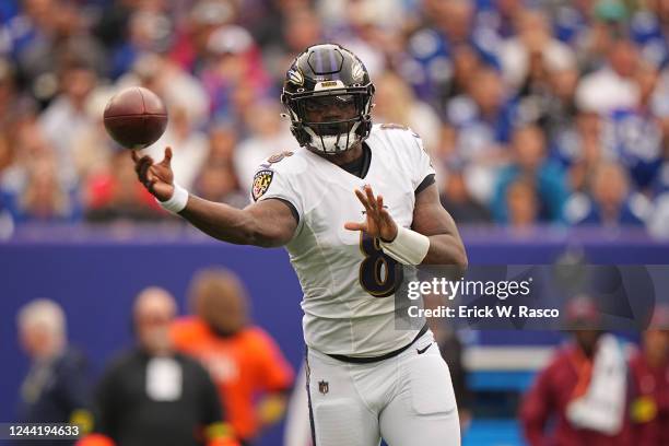 Baltimore Ravens quarterback Lamar Jackson in action, throws the football vs. New York Giants at Met Life Stadium. East Rutherford, NJ CREDIT: Erick...