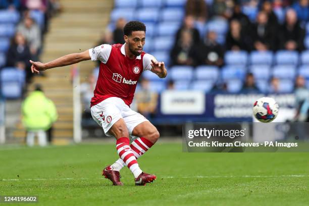 Bristol City's Zak Vyner plays a pass during the Sky Bet Championship match at the Select Car Leasing Stadium, Reading. Picture date: Saturday...