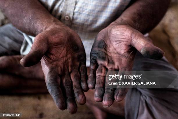 Factory Hand Labourer Old Working Hands Photos and Premium High Res Pictures - Getty Images