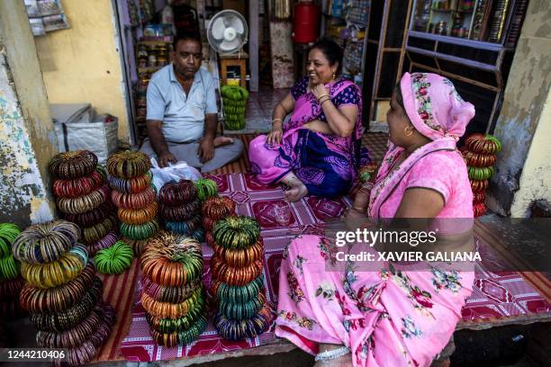 Bangle Making Bangle Maker Photos and Premium High Res Pictures - Getty Images