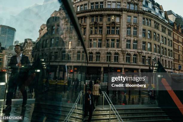 Morning commuters around Liverpool Street railway station in the City of London, UK, on Monday, Oct. 25, 2022. City of London workers have returned...