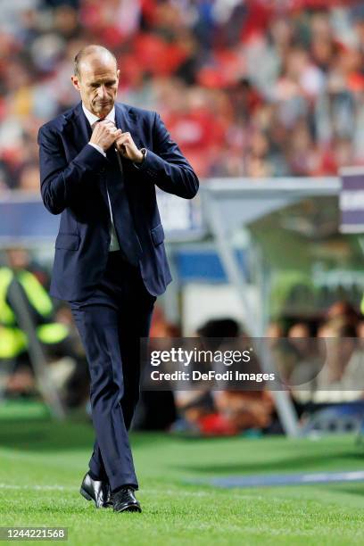 Head coach Massimiliano Allegri of Juventus FC looks dejected during the UEFA Champions League group H match between SL Benfica and Juventus at...