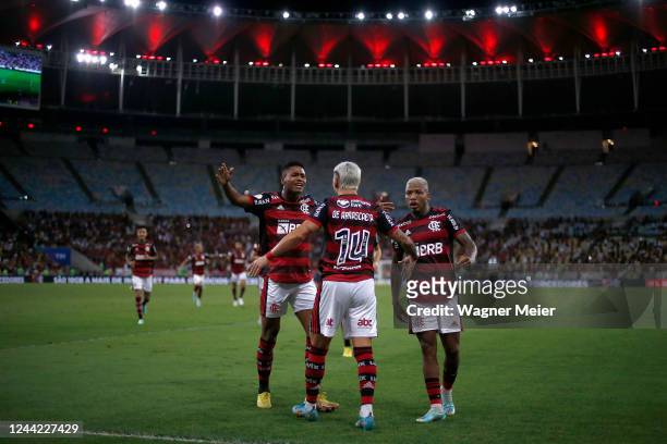 Giorgian de Arrascaeta of Flamengo celebrates scoring the third goal of his team during a match between Flamengo and Santos as part of Brasileirao...