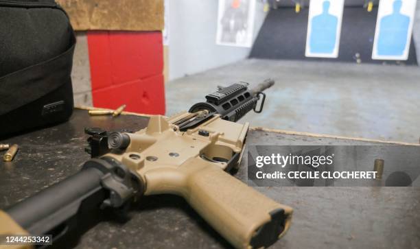 An AR-15 is seen at a shooting range in Houston, Texas on October 16, 2022. - In the upcoming midterm elections, David Blanco, a 33-year-old Hispanic...