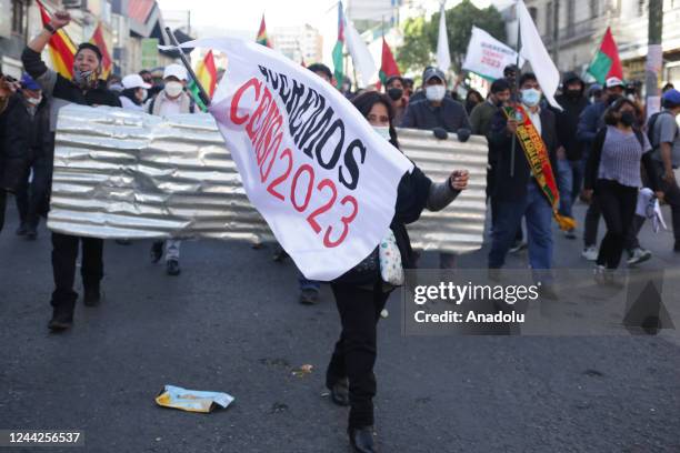 Manifestantes marchan pidiendo Censo para el 2023 en una jornada de enfrentamientos entre seguidores y contrarios de de Luis Arce in La Paz, Bolivia...